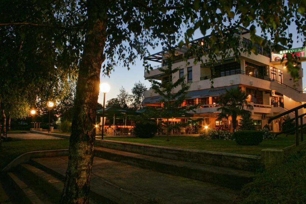 Le Pont 汽车旅馆 4*