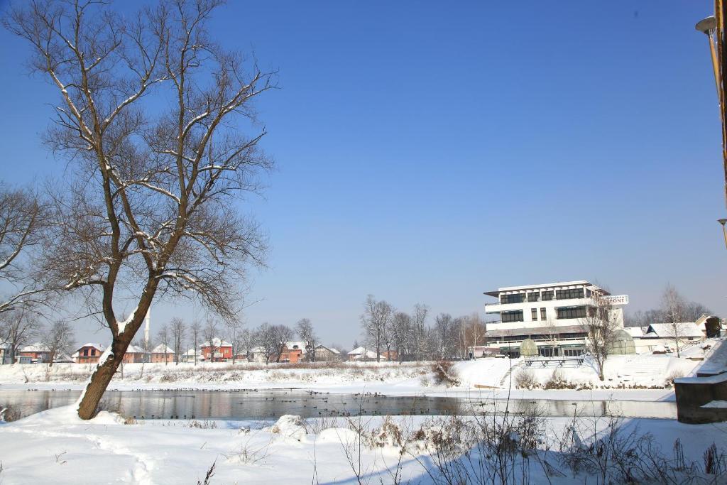 Le Pont 汽车旅馆 4*
