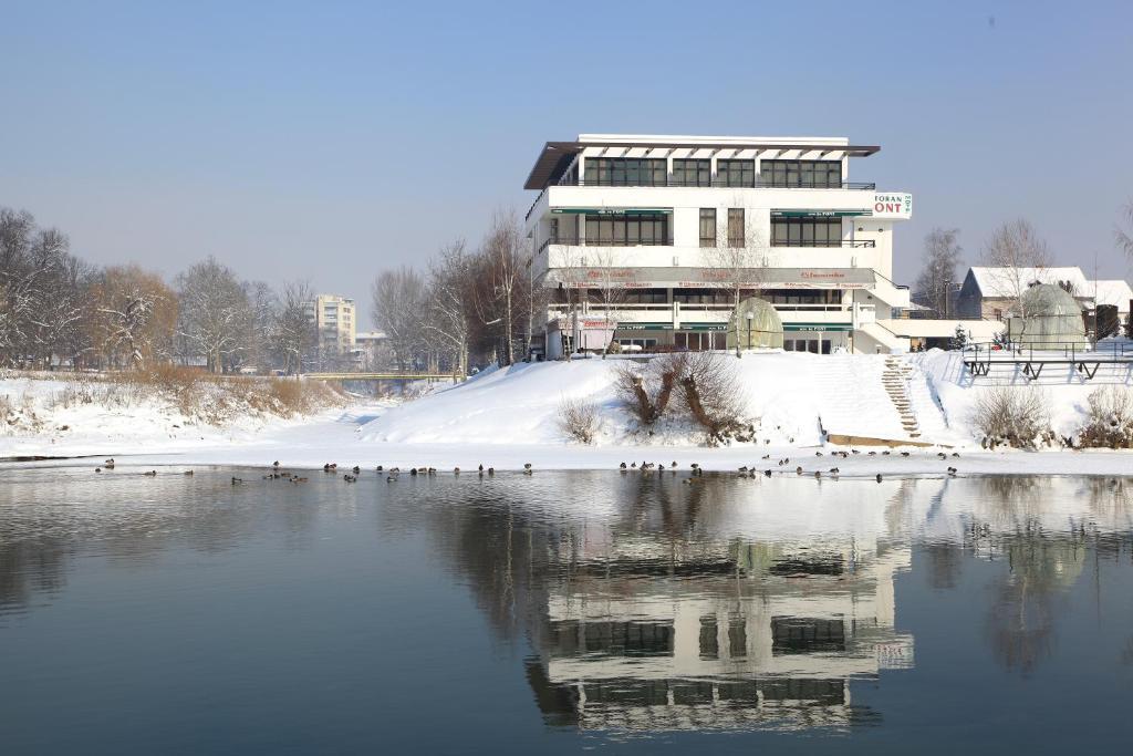 汽车旅馆 Le Pont 普里耶多尔